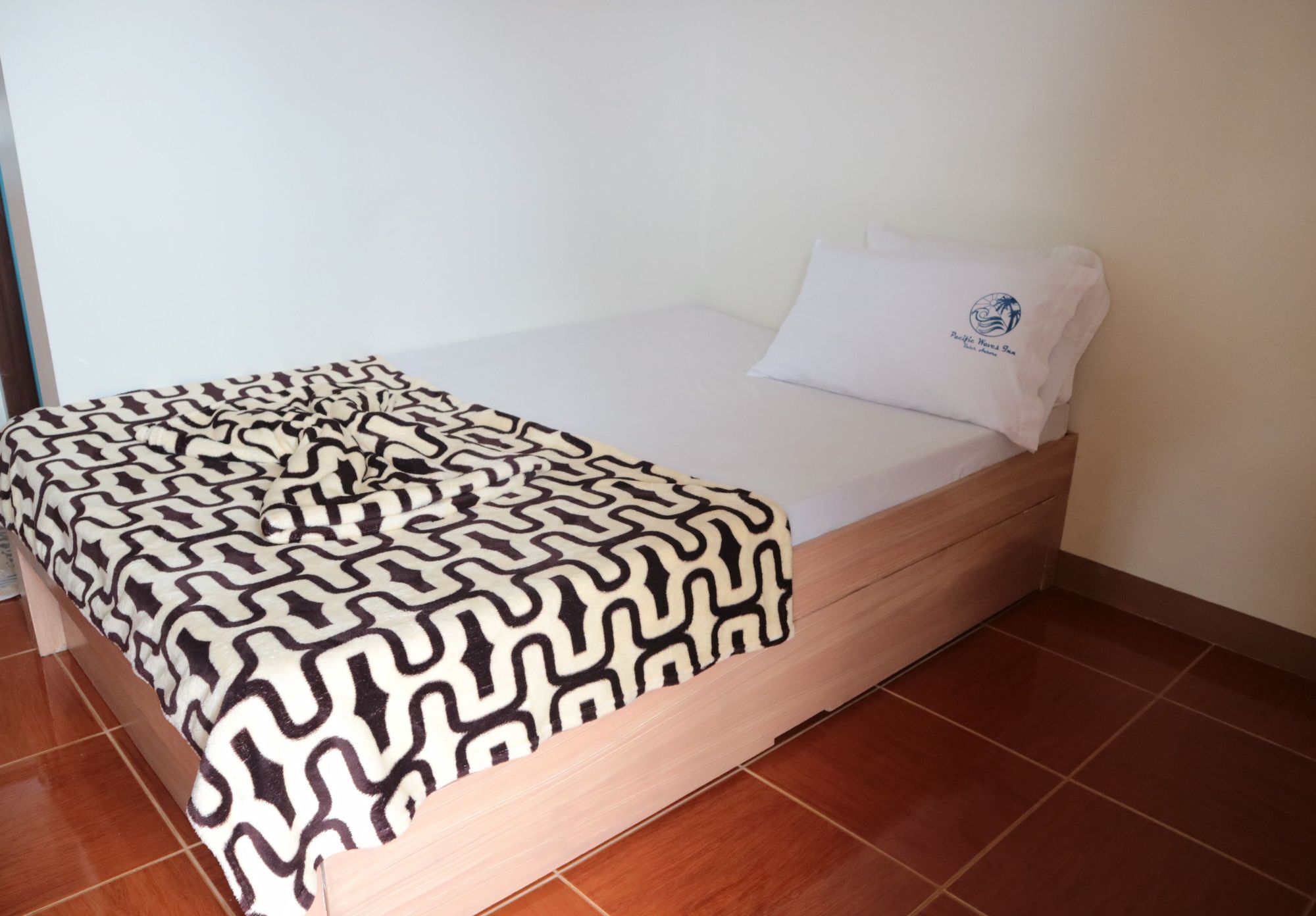 Pacific Waves Inn Baler Buitenkant foto